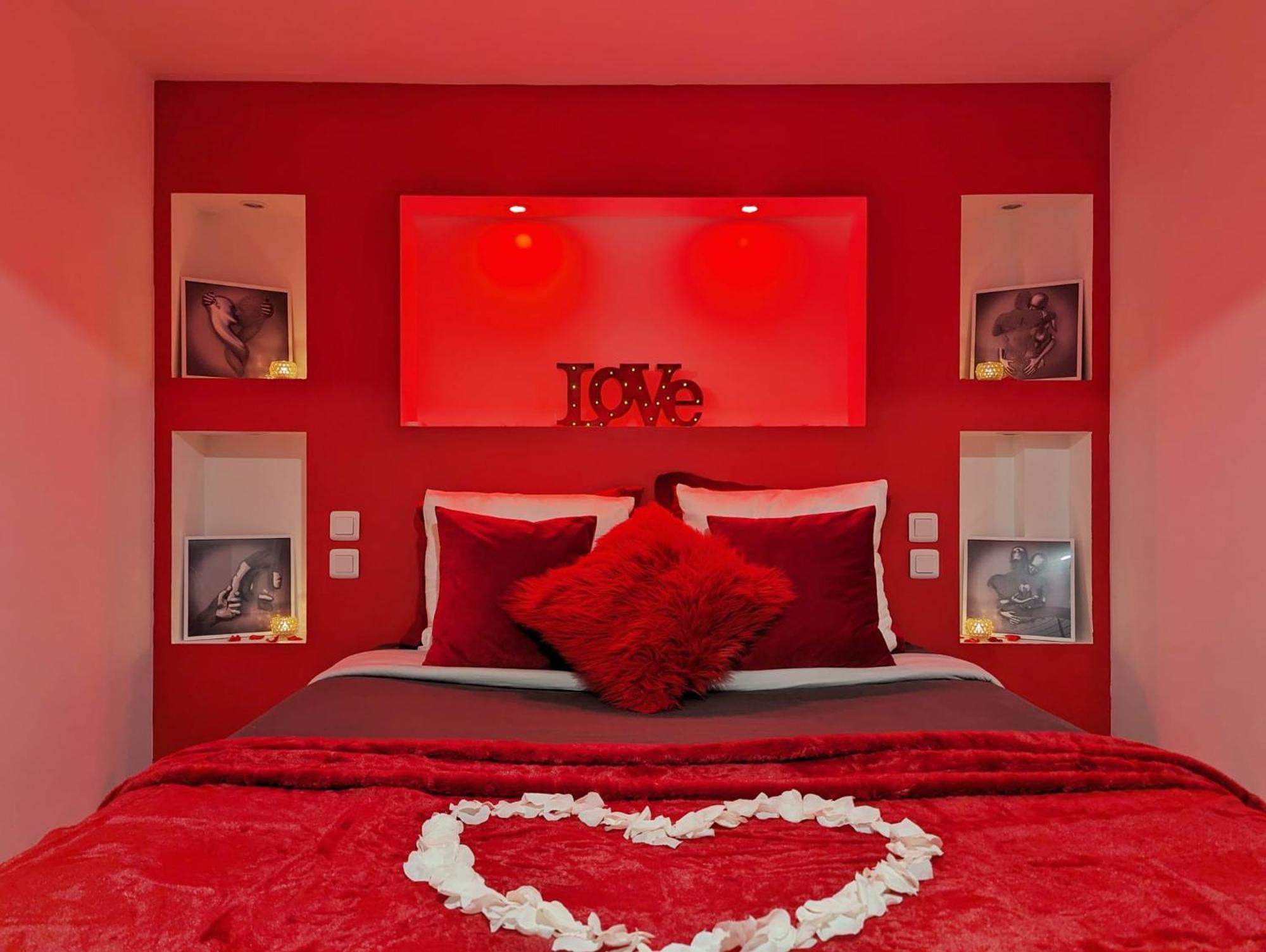 Love Room avec jacuzzi pour votre séjour en amoureux Villeneuve-de-la-Raho Esterno foto