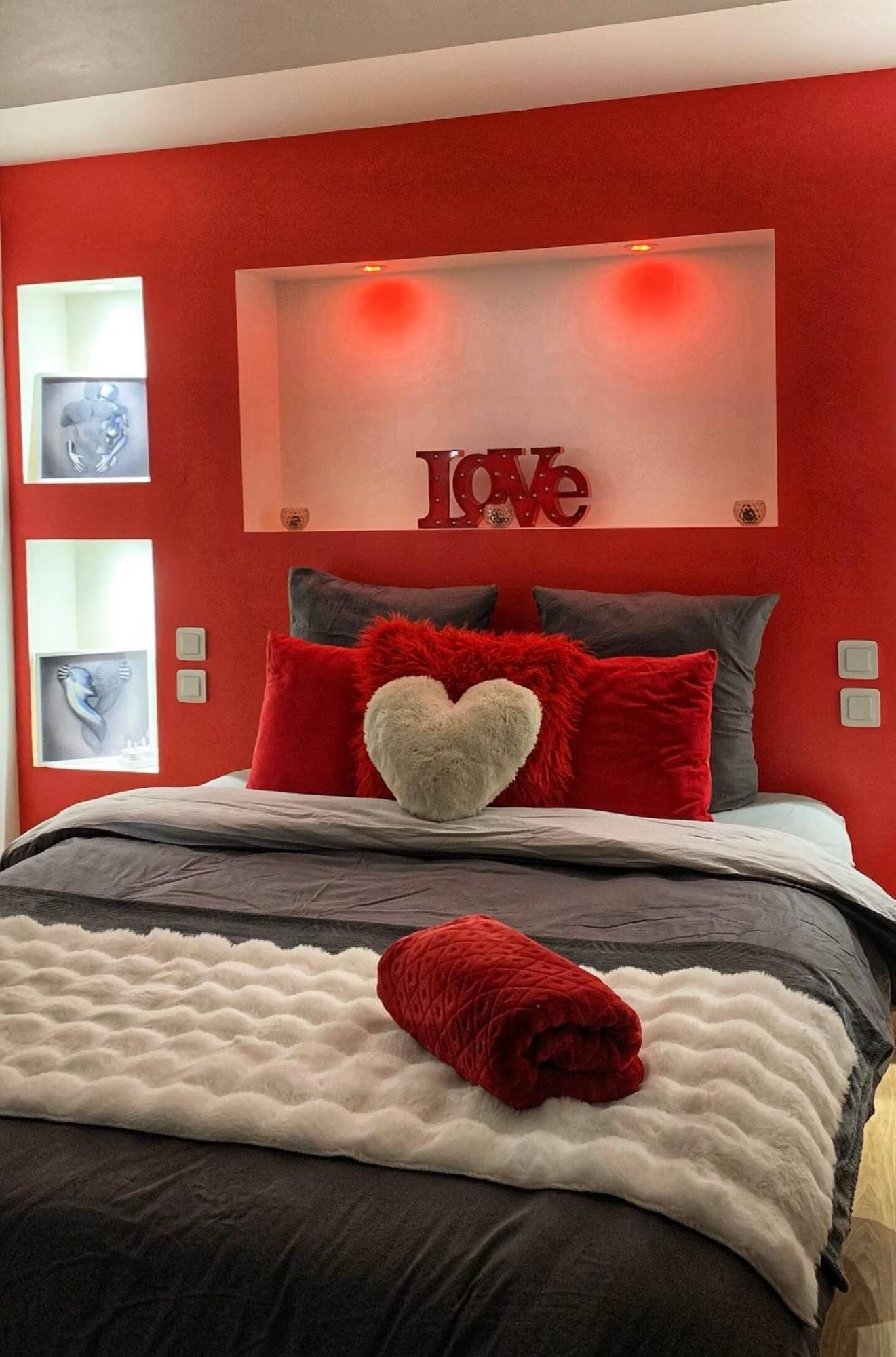 Love Room avec jacuzzi pour votre séjour en amoureux Villeneuve-de-la-Raho Esterno foto