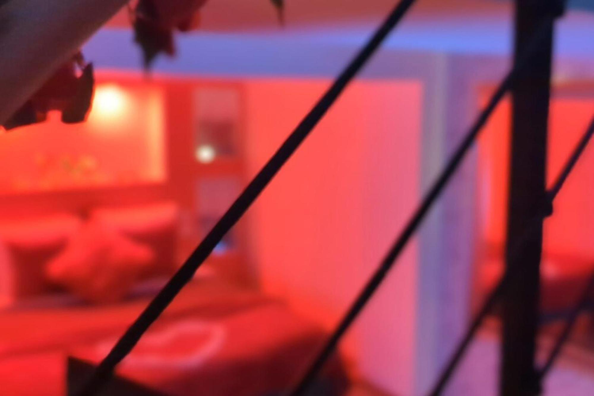 Love Room avec jacuzzi pour votre séjour en amoureux Villeneuve-de-la-Raho Esterno foto